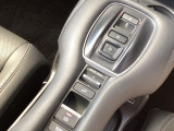 ワンアクションでスムーズな運転を支援する、エレクトリックギアセレクターに、パーキングブレーキは、電子制御パーキングブレーキです。