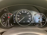 視認性に優れたメーターで、運転状況を的確に把握できます。必要な情報を一目で確認でき、安全運転をサポートする機能も充実しています。