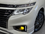 【LEDヘッドライト】悪天候や夜間走行時も良好な視界を確保し安心して運転できる高輝度LEDヘッドライトを装備!点灯速度が早く、消費電力も抑えられています。