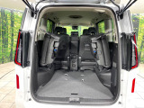 普段のお買い物や通勤、送迎等に十分な荷室スペースを確保しております。セカンドシートを倒すと、大きな荷物の積載も可能です♪