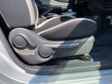 快適に運転できるドライブポジション!40mmも調整できる運転席シートリフターとシートスライドで、女性でも無理のない運転姿勢がとれます