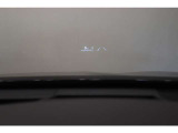 【HUD】ヘッドアップディスプレイ。運転中に視線を大きく移動させることなく車速や道路の制限速度といった基本的な情報を表示します。