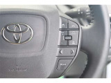 レーダークルーズコントロール(全車速追従機能付)付きです。車速に応じて追従支援してくれるので、ロングドライブも快適です。詳細は販売店スタッフまでおたずねください。