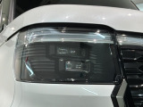 LEDヘッドライトは、点灯の瞬間から最大光量を発揮し、突然暗くなるトンネルなどでの安定感を高めます。