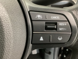 【アダプティブ・クルーズ・コントロール】予め設定した車速内でクルマが自動的に加減速。 前走車との適切な車間距離を維持しながら追従走行し、高速道路でのドライバーの疲労を軽減してくれる嬉しい機能付♪