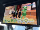 後席でのエンターテイメントを充実させるモニター。動画を楽しんだり、ゲームをしたりと、長距離移動も退屈させません。家族旅行に最適です。