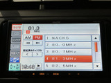 お好みの音楽をクリアな音質で楽しめます。ラジオはもちろん、CDやUSBなど、様々なソースに対応。車内を心地よい空間に演出します。