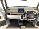 【前方視界】開放的な前方視界!運転がしやすく疲れにくいです♪窓が大きく、見通しがとっても良いおクルマですよ♪