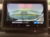 バックでの車庫入れも安心です! リアカメラが付いているバックモニター付のディスプレイオーディオを装備しております。操作線もついており距離感も画面から確認できます。