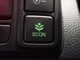 エンジン、エアコンなどを制御し低燃費な『ECONモード』に、また走りを楽しみたいとき、空調など快適性を重視したいときにはスイッチOFFで通常モードに切り替えができます!