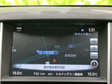 鮮明な地図表示で、目的地までスムーズに案内。ドライバーに安心感を与え、快適な移動をサポートします。