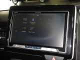 ナビゲーションはパイオニア8インチメモリーナビを装着しております。AM、FM、CD、DVD再生、Bluetooth、音楽録音再生、フルセグTVがご使用いただけます。初めて訪れた場所でも安心ですね!