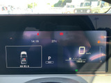 視認性の高いメーター類で、運転に必要な情報を的確に把握できます。運転状況をスムーズにチェックし、安全運転をサポートします。