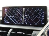 メーカー装着のナビを装備しております。