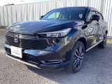 車名の由来:ヴェゼルはカットした宝石の小さな面(Bezel)とクルマ(Vehicle)を組み合わせた造語で、「角度によって表情を変える宝石のように、多面的な魅力と価値を持つクルマ」を意味する。