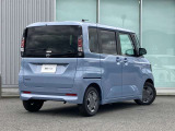 スクエアで安定感のあるフォルムと、縦型のクリアリヤコンビネーションランプが洗練されたリヤビューを演出します。