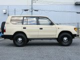 新品ROKUNANAサイドステップ付きのお車です!乗り降りも楽々、小さいお子様でも安心!