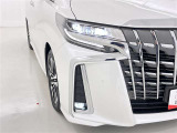 フォグランプ装着車です。暗い夜道の車両前方を明るく照らします