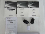 取扱説明書も付属しております。ご購入後は『トヨタの安心感』年式問わずの1年間、距離無制限のロングラン保証が総額表示に含まれてます♪