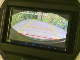 【バックカメラ】駐車時に後方がリアルタイム映像で確認できます。大型商業施設や立体駐車場での駐車時や、夜間のバック時に大活躍!運転スキルに関わらず、今や必須となった装備のひとつです!