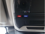 専用ボタンでコールセンターへ接続。状況に応じて緊急車両の要請やロードサービスの取次ぎを行います。重大事故の際は自動的にコールセンターにつながり、緊急車両やドクターヘリを要請します。(要申込)