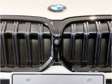 ☆BMWの代名詞とも言える【キドニーグリル】一目見ただけでBMW車であると認識できる確固たるアイコンとして存在感を放ちます☆
