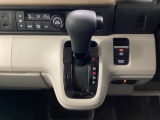 停車中にブレーキペダルを踏み続けなくてもブレーキ保持ができるオートマチックブレーキホールド機能もついております。