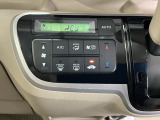 オートエアコンで、毎日のドライブを快適に。温度、風量を自動で調整し、理想的な車内環境を提供します。