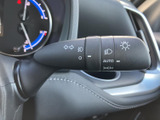 操作しやすいウインカーレバーは、スムーズな車線変更や右左折をサポートします。直感的な操作で、安全運転をアシストします。