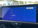 多彩な情報表示で、ドライブがより快適になります。ラジオや音楽、ナビゲーションを一台で操作可能です。直感的な操作性で、すぐに使いこなせるでしょう。