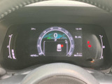 視認性の高いメーター類が、運転に必要な情報を的確に伝えます。運転状況を把握しやすく、安全運転をサポートするデザインです。