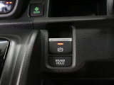 【電子制御パーキング+ブレーキホールド】便利なスイッチ式のサイドブレーキ!停車中にブレーキペダルを踏み続けなくても自動的にブレーキを保持する機能も搭載♪