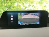 後方確認をサポートするモニター画面。駐車時など、狭い場所での運転も安心です。