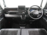 ◆インテリアパネル◆視界広々で非常に運転しやすくロングドライブでも疲れを感じさせないすっきりとまとまったインパネ周りです。