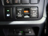 両側パワースライドドア付きだから、狭い駐車スペースなどでの 乗り降りラクラク!小さなお子さまのいるご家庭には嬉しい装備。