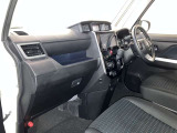 高いホールド性で運転姿勢が安定します。長距離ドライブでも疲れにくいのが魅力です。快適なドライビングライフをお送りください♪