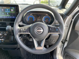 握りやすいステアリングは、運転の楽しさを向上させます。操作しやすい配置のスイッチで、快適なドライブをサポートします。