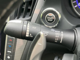 雨天時でもクリアな視界を確保するワイパーレバー。安全な運転をサポートします。