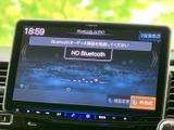 お気に入りの音楽を車内で手軽に楽しめます。Bluetooth接続で、スマートフォン内の楽曲もワイヤレスで再生可能。快適なドライブを演出します。