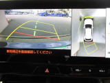 パノラミックビューモニター付きです。車両を上から見たような映像をディスプレイオーディオ画面に表示、運転席からの目線だけでは見にくい、車両周辺の状況をリアルタイムでしっかり確認できます。