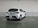 高級車の定番「ダブルウィッシュボーン式」のリヤサスペンションを採用。質感に優れた、心地よい乗車感を実現しています