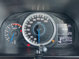視認性の高いメーター類で、運転に必要な情報をクリアに表示。運転状況を的確に把握でき、安全運転をサポートします。