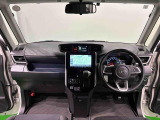 見易い計器類と運転し易いドライビングポジションは、視角も少なく前方&左右の見切りが良く運転し易いクルマです。ブラック基調のインテリアが洗練された空間を演出してくれます。