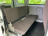 ゆったりとくつろげる居住空間は、長距離移動も快適。家族や友人とのお出かけに最適です。