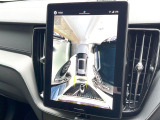 【360&deg;ビューカメラ】4台の高解像度カメラで360度の鳥瞰図を表示。隣の車や壁、死角にある障害物などを画面で確認できるため、狭いスペースでの駐車・出入りも安心です。