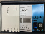 スマートキーは鍵をバッグに入れたままでもドアロックの開閉やエンジンのON・OFFができます。夜間や雨の日も鍵を探さなくて良いので便利です。