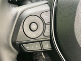 操作しやすい位置に配置されたウインカーレバー。スムーズな操作で、安全な車線変更をサポートします。運転操作のしやすさを追求した設計です。
