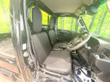運転席シート廻りは使用感も少なく、良好な状態となっています。丁寧に使われていたことがよくわかりますね。
