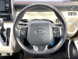 【純正革巻きステアリング】上質な革を使用することで、手にしっかり馴染みとても運転しやすいハンドルです♪