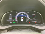 運転に必要な情報を分かりやすく表示するメーター。視認性に優れ、安全運転をサポートします。